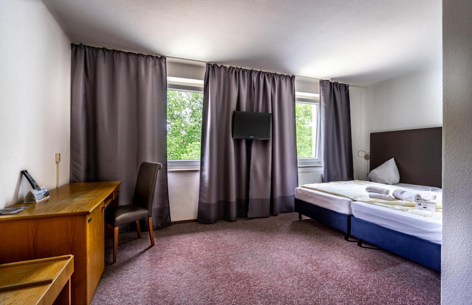 Sl'Otel Budget ベルンブルク エクステリア 写真